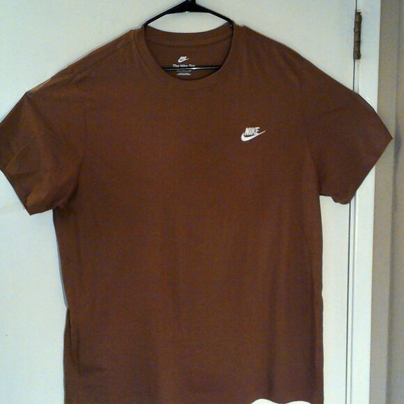 NIKE SPORTSWEAR "Club Embroidered Tee" MEN'S RUST T-SHIRT XL AR4997-281 - Picture 1 of 6